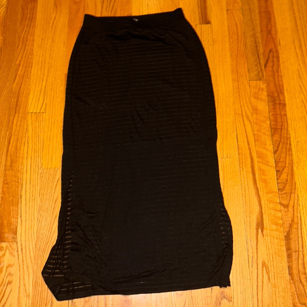 Ankle length skirt: slits on both sides